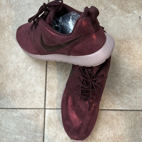 NIKE ROSHE WOMENS SZ 10 SHIMMERY BURGANDY - Picture 5 of 6